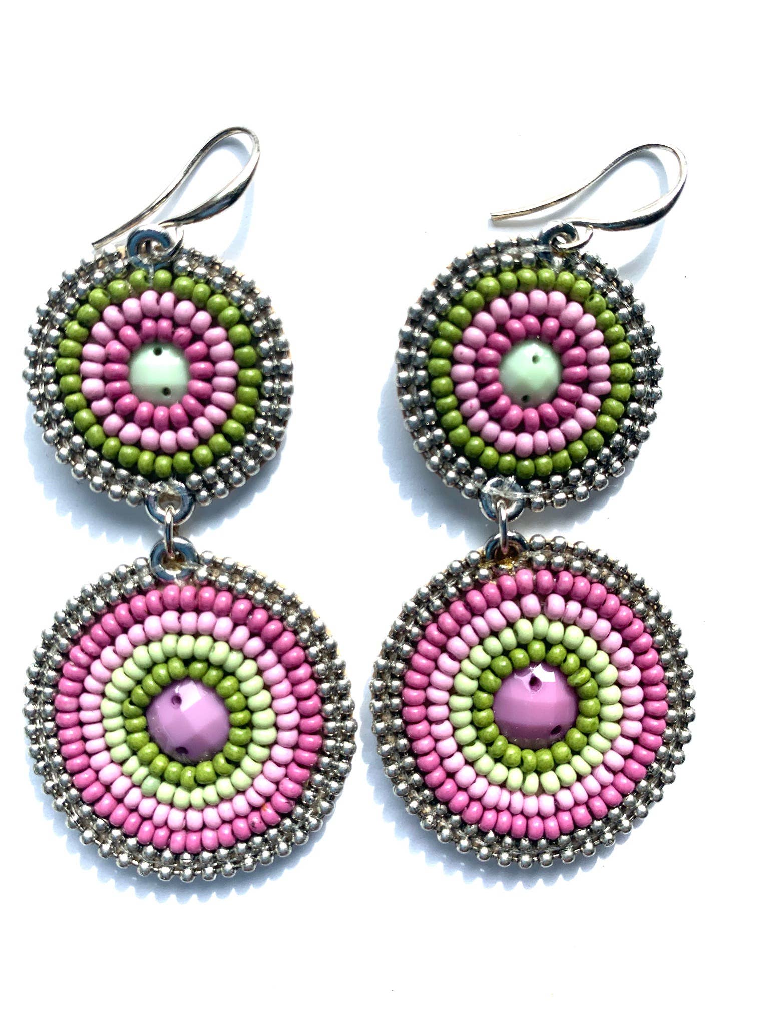 1 1/2" Drop Style Black White Color Stone Chip Handmade Dangle Seed Bead Earring 1 1/2" Drop Style Black White Color Stone Chip Handmade Dangle Seed Bead Earring
